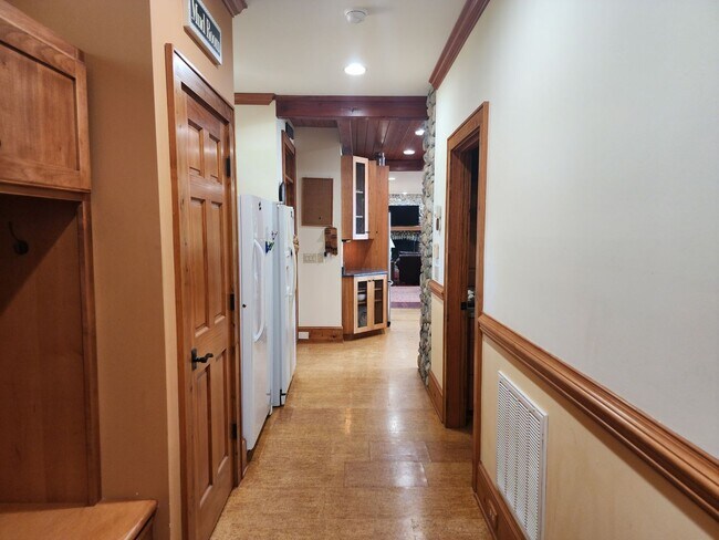 Building Photo - Fully Furnished Lakefront Home