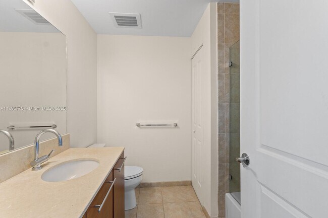 Building Photo - 2641 N Flamingo Rd