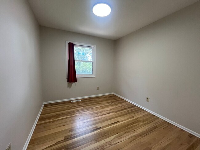 Building Photo - Adorable ranch