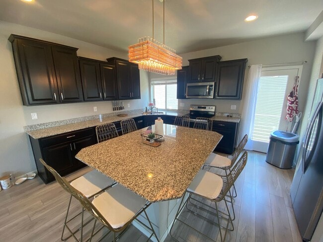 Building Photo - Beautiful 3 bedroom Carriage House in Banning Lewis Ranch!!!!