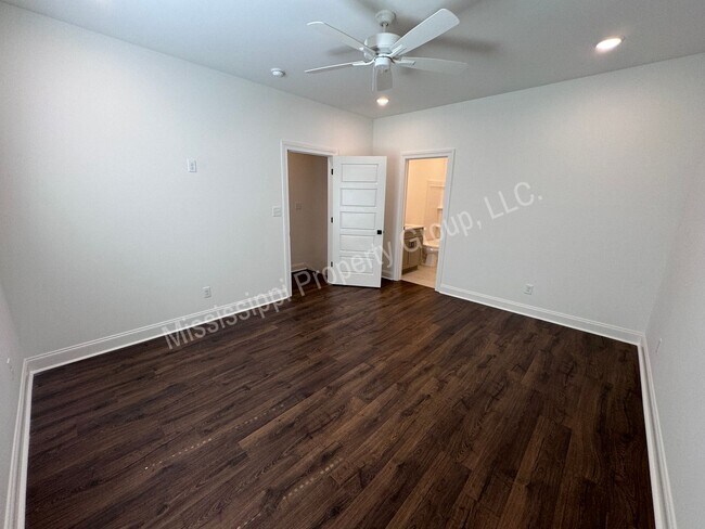 Building Photo - 590 Meadow Crest Circle