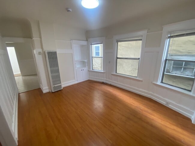 Building Photo - 809-811 26th St