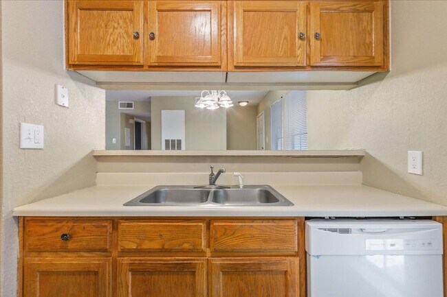 Building Photo - Hunterwood Apartments | 2-Bedroom / 1-Bath...
