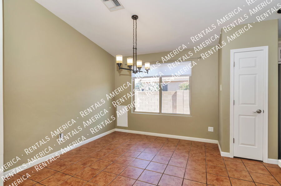 Building Photo - 4976 W Rosebay Dr