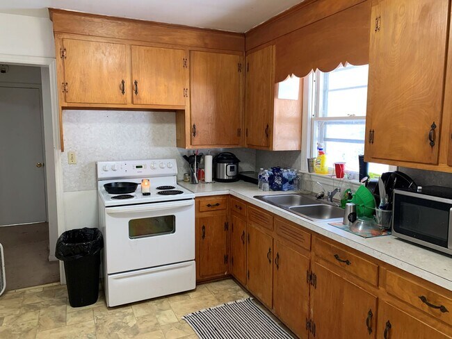 Building Photo - 2 Bed 1 Bath Blacksburg Home