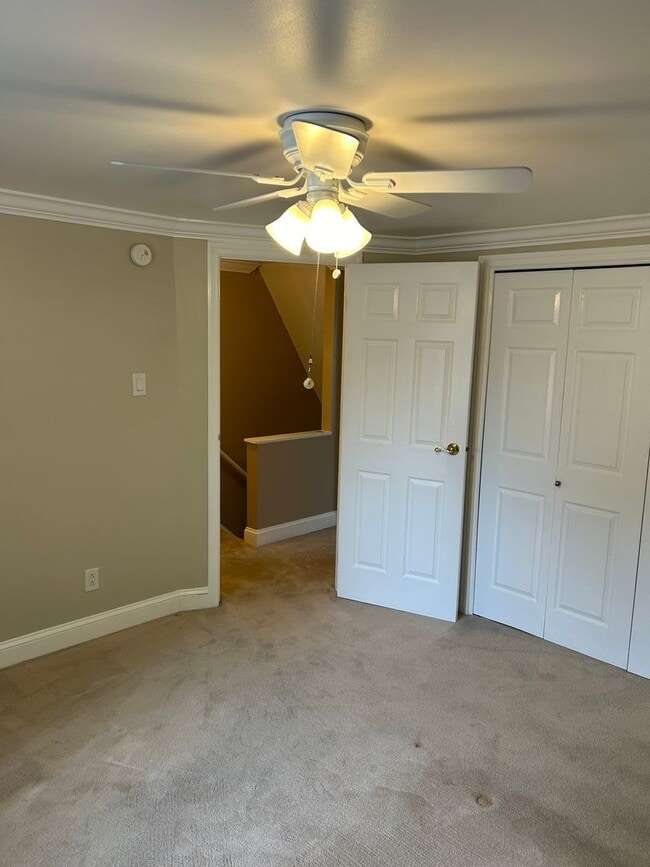 Building Photo - Modern Charm: 2 BR Home with Finished Basement, Pet Friendly, Assigned Parking, and Prime Location!