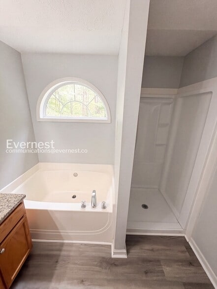 Building Photo - 3908 Old Ivy Ct