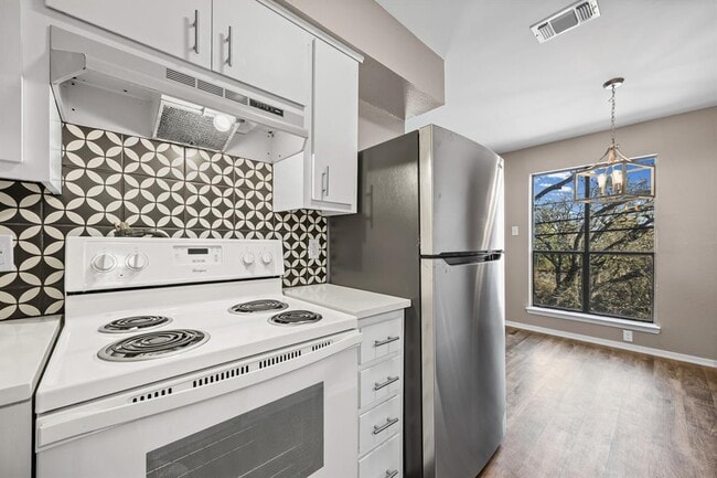 Building Photo - 5215 St Georges Green