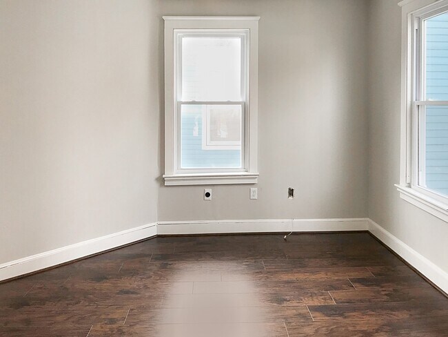 Building Photo - 404 W 27th St