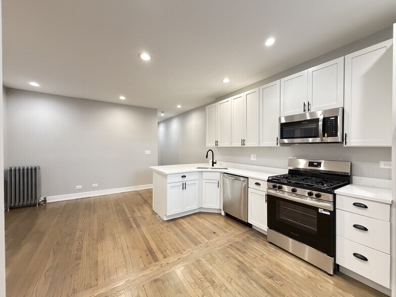 Building Photo - 5454 N Paulina St