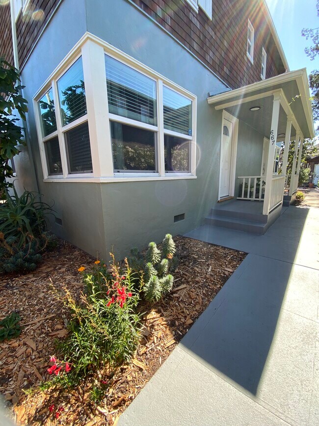 Front yard - 667 40th St