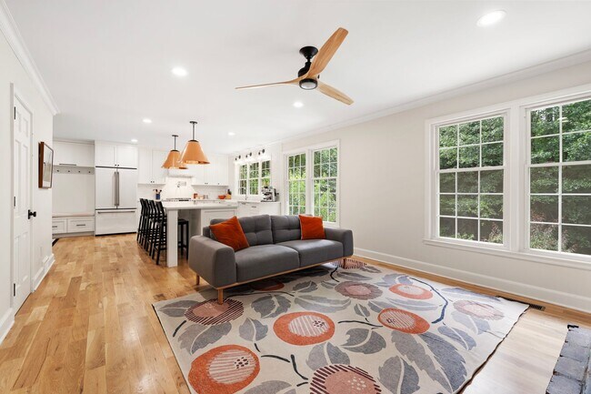 Building Photo - Modern Upgraded 4 Bed 3.5 Bath Home in SW ...