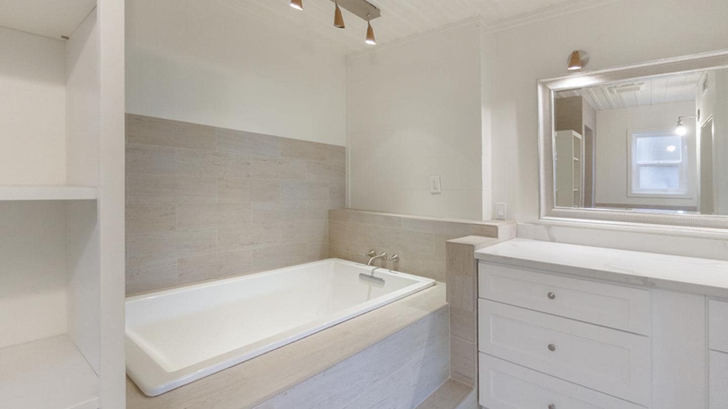 Building Photo - Newly Renovated 1 bed 1 bath