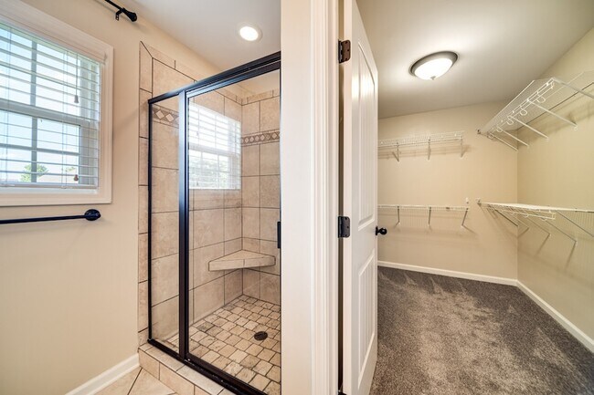 Building Photo - 176 Longspur Dr