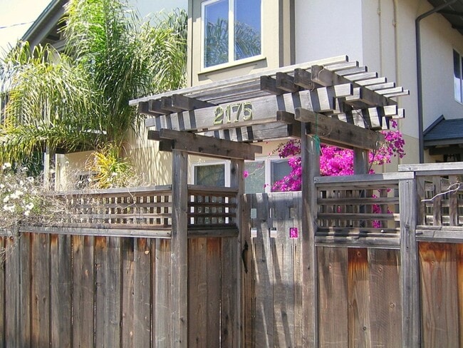 Building Photo - COMING SOON-A spacious 5bdr/3bathroom just one block from Shattuck Ave shops and entertainment.