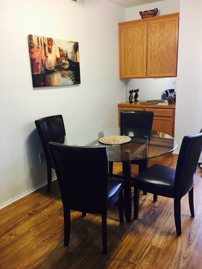 Dining Area - 5325 Newcastle Ave