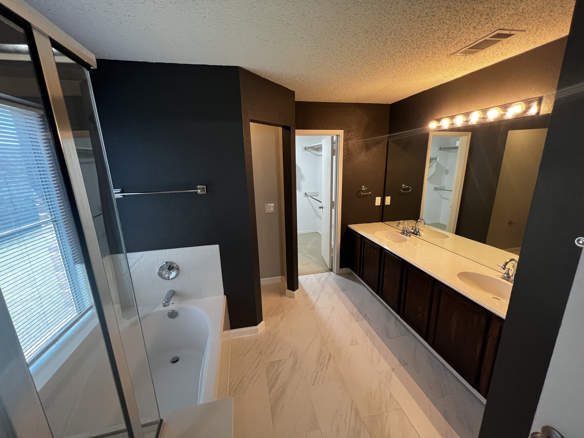 Building Photo - 1510 Shady Shores Dr