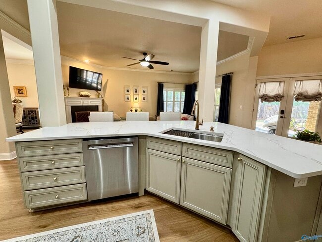 Building Photo - 1024 Split Rock Cove