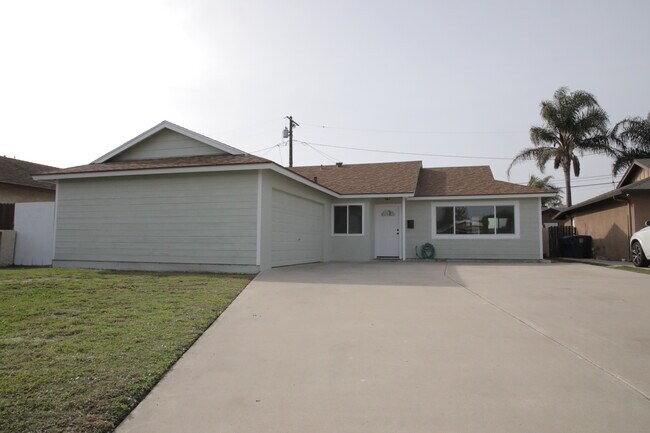 Front Yard & Driveway - 1823 N 6th St