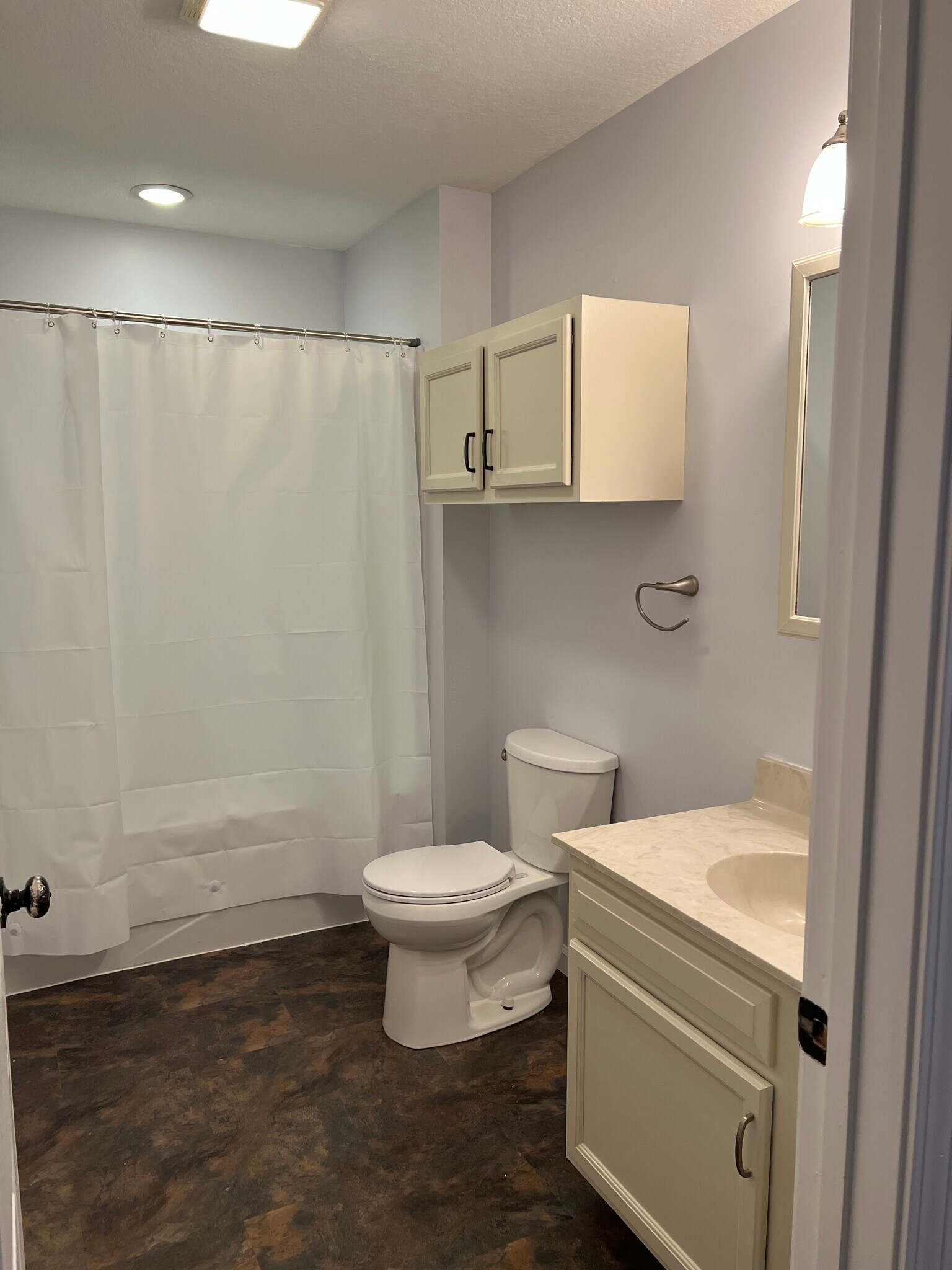 Bathroom with tub/shower combo.. - 20 Enka Pine St