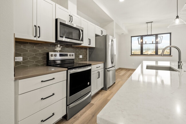 Building Photo - 1390 Pierce St