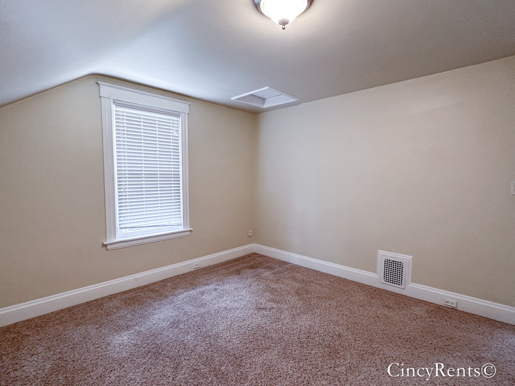 Building Photo - 3645 Zinsle Ave