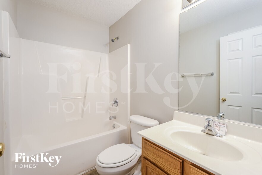 Building Photo - 2402 Lannigan Dr