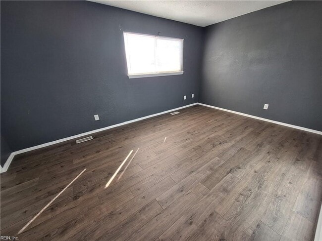 Building Photo - 1312 Sierra Dr