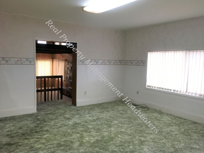 Building Photo - 4 Bedroom 2 Bath Farm House for Rent