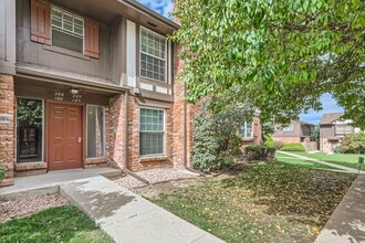 Building Photo - Evolve Real Estate: Stunning 2Beds/2 Baths, 1269 SQFT Condo with Two Assigned Parking Spots!