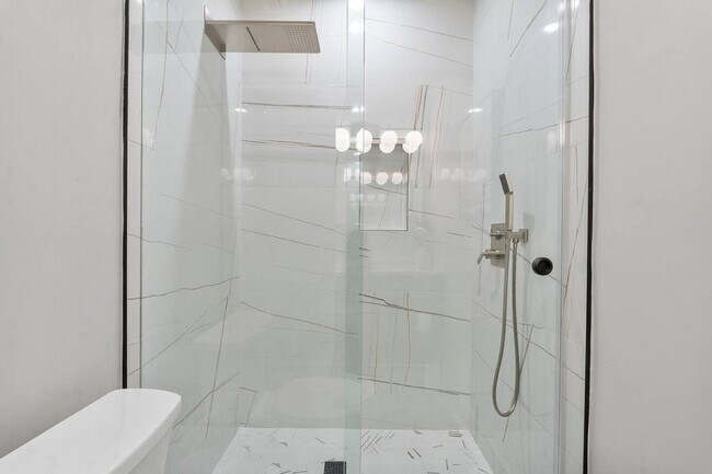 Building Photo - 99 Seaside Ave