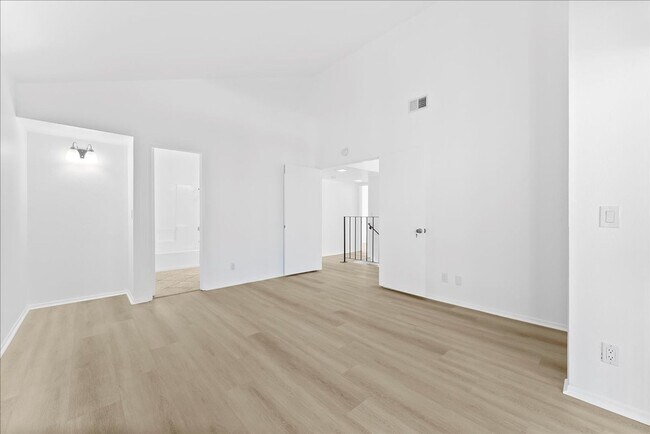 Building Photo - 392 Coronado Ave