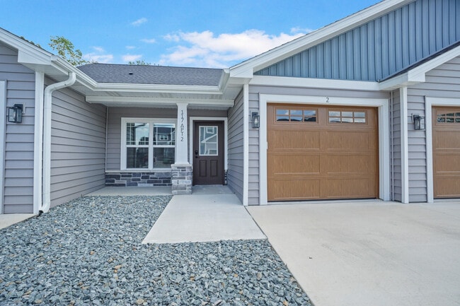 Building Photo - 117 Eiche Dr