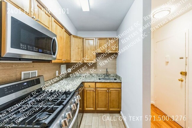 Building Photo - Stunning 2Bd/1Bth condo nestled in the hea...