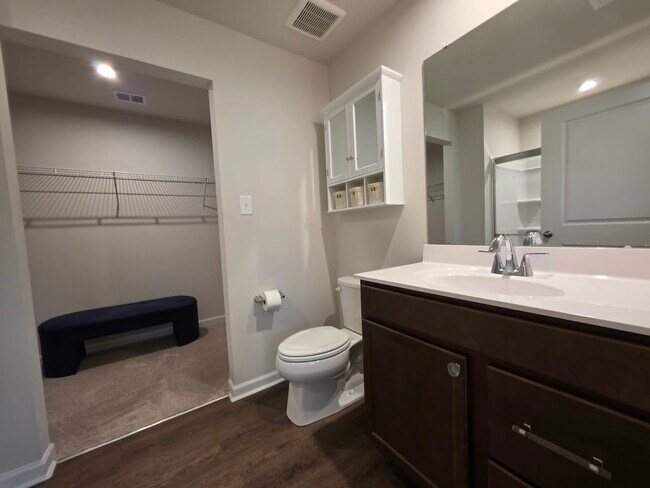 Building Photo - 38493 Barberry St