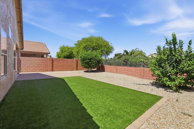 Building Photo - Stunning Home in North Phoenix