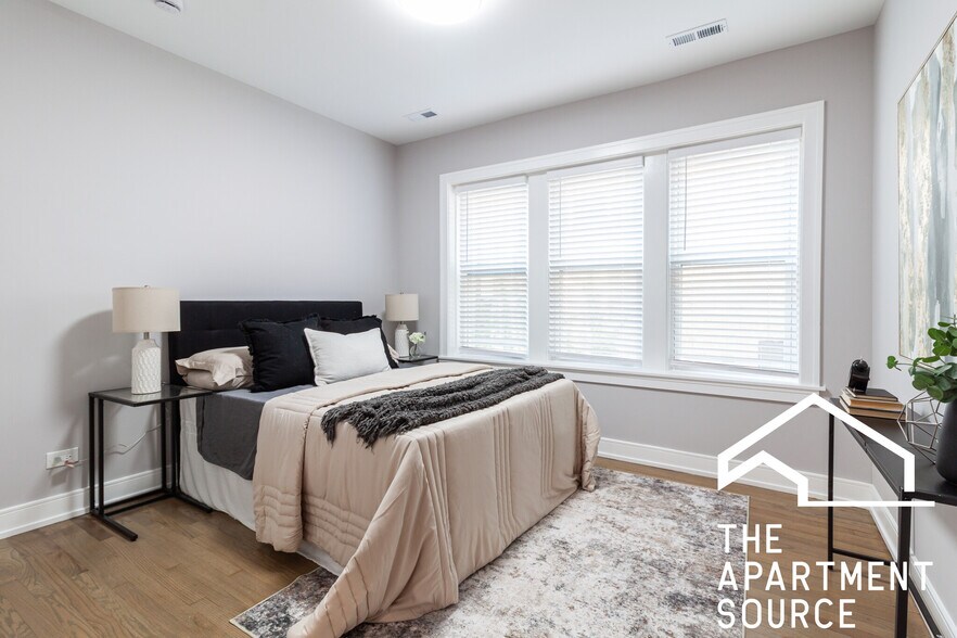 Building Photo - 2641 W Carmen Ave