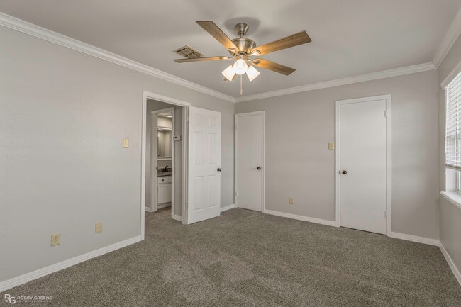 Building Photo - 10120 Carlsbad Dr