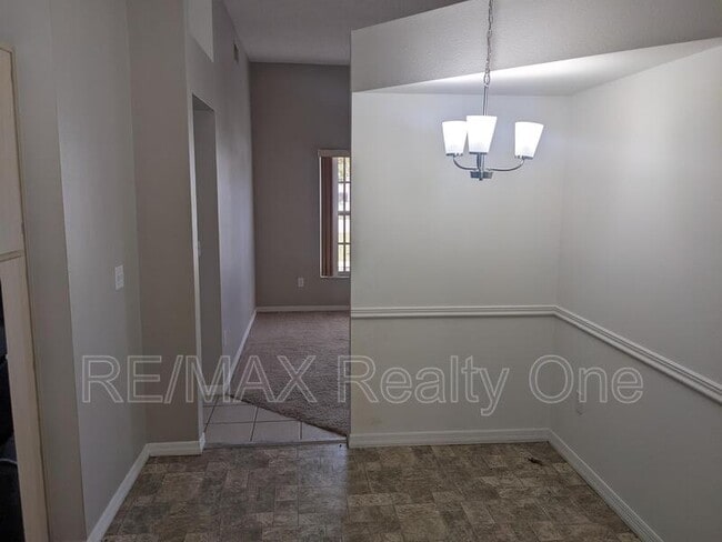 Building Photo - 271 N Lombardy Point