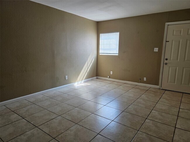 Building Photo - 1502 Oleander