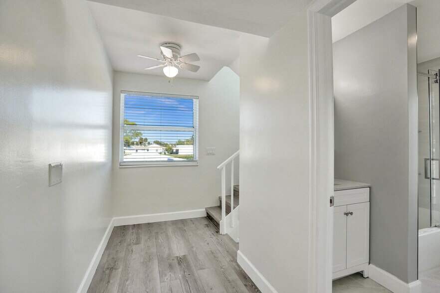 Building Photo - 960 SW 28th St