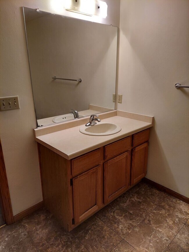 Building Photo - 501-503 Stonegate Drive