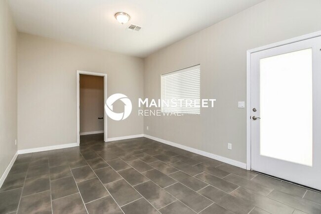 Building Photo - 3 Bedroom Pet-Friendly Home in Phoenix, AZ...