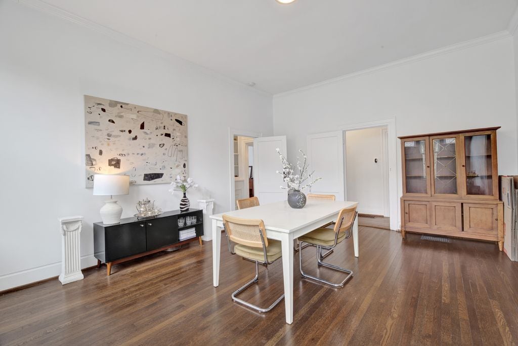 Building Photo - 2134 16th Ave S