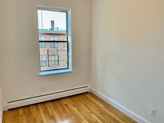Building Photo - 225 E Berkeley St