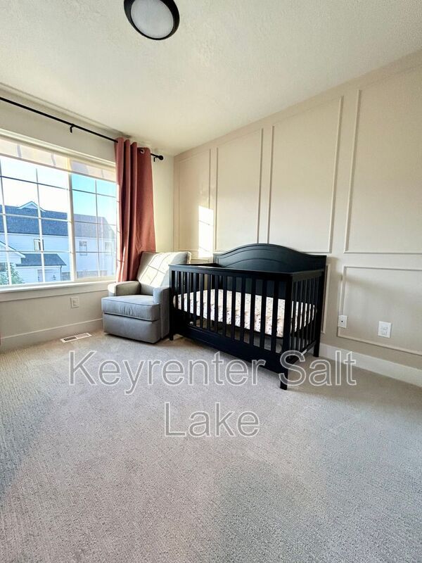 Building Photo - 686 E Benbrook Ln
