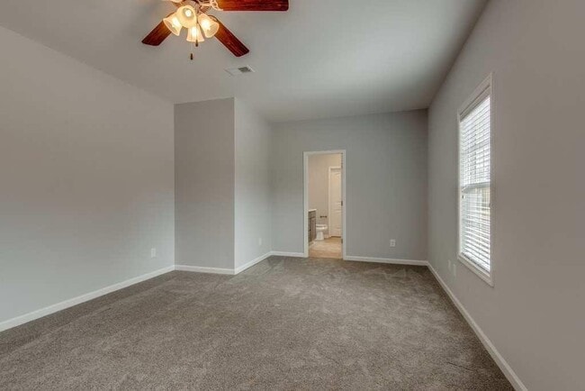 Building Photo - COMING SOON!   Fairview Station Charmer!  Perfectly comfortable 4/2.5 family home close to Westwo...