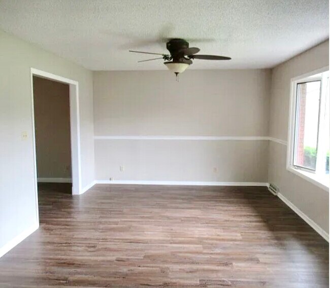 Building Photo - 1026 Illinois Dr