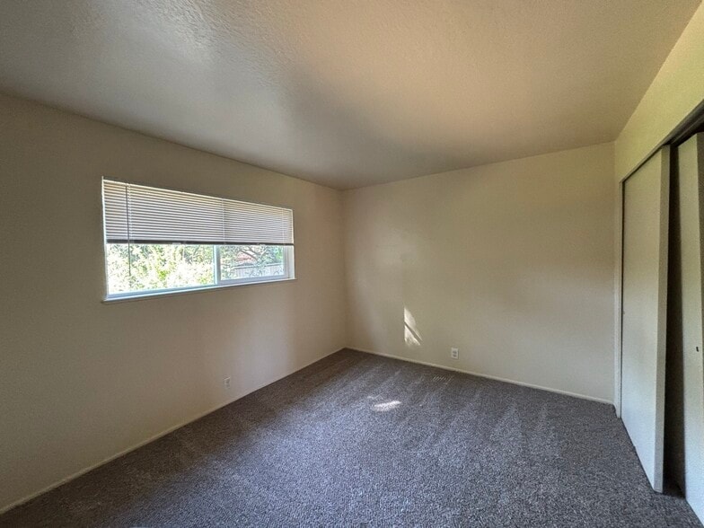 Building Photo - 4254 Howard Cir