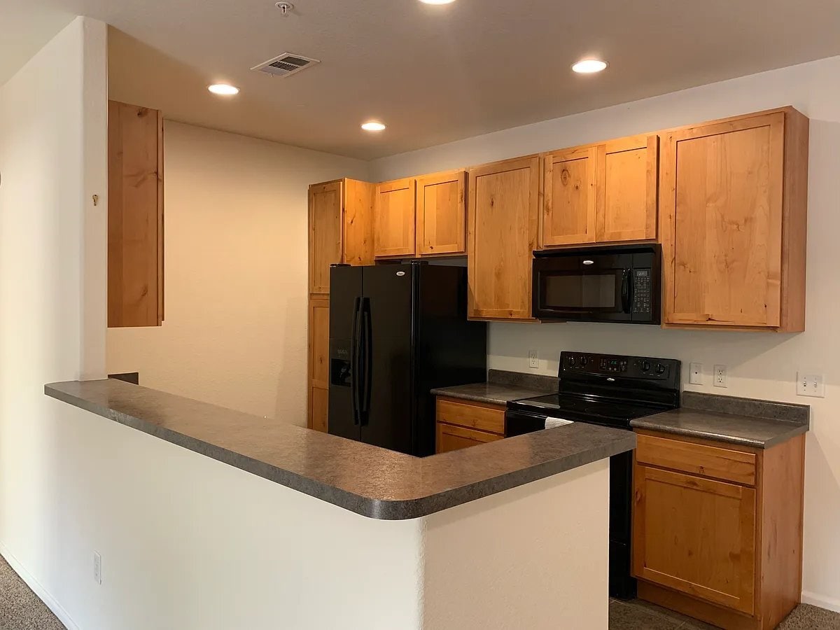 Building Photo - 2803 Kansas Dr